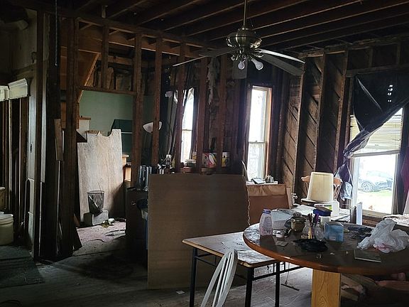 4th image of 501 E Washington St