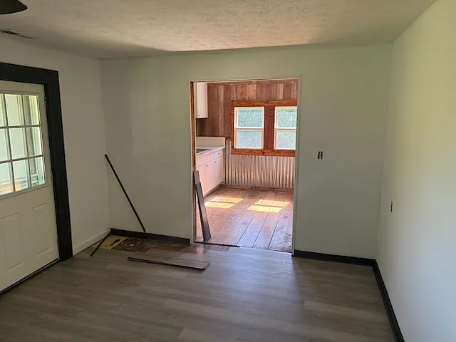 3 bed, 1068 sqft, $1,100 — Photo 4