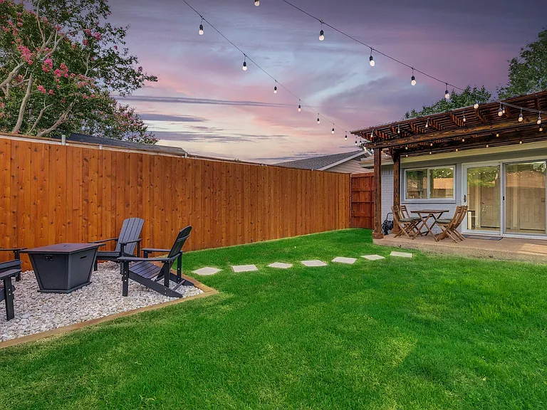 2412 Pebblebrook Trl — Photo 33