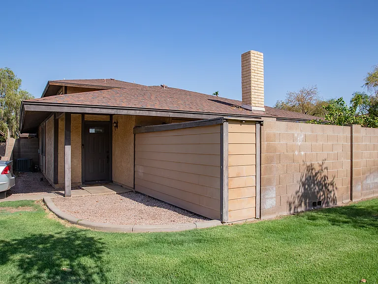 1660 W Village Way — Photo 1