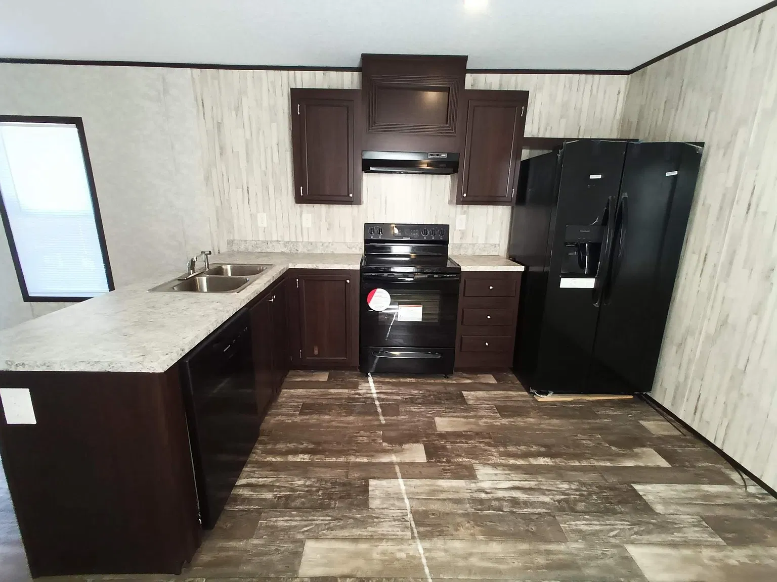 467 Logan Ave — Photo 4