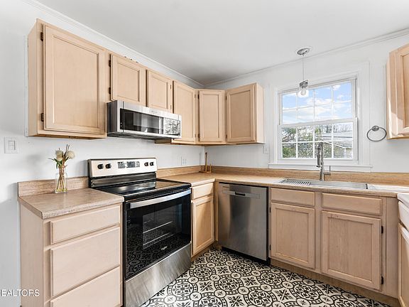 4th image of 6005 Arcadia Dr