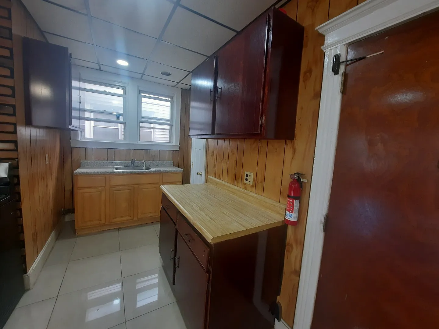 3 bed, $2,000 — Photo 2