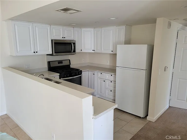 9126 Langdon Ave #303 — Photo 5