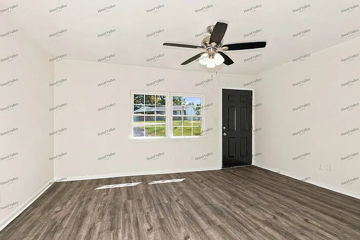 3 bed, 1.0 bath, 864 sqft, $1,395 — Photo 4