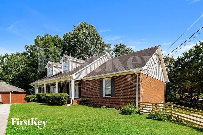 4 bed, 3.0 bath, 2561 sqft, $2,785 — Photo 2