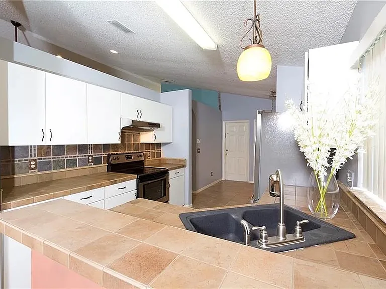 3114 Bellingham Dr — Photo 4