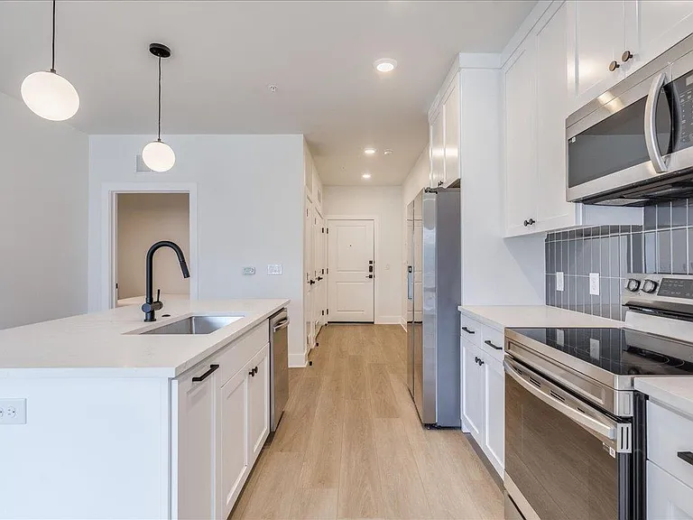 3000 Duval St #102 — Photo 5