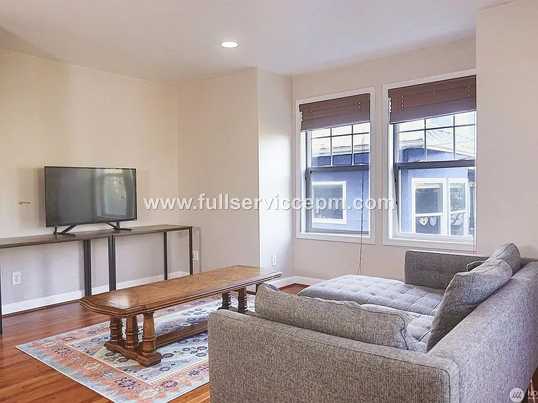 1920 E Union St #104 — Photo 4