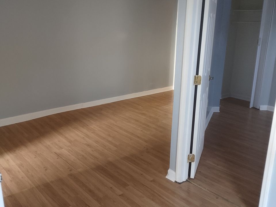 2nd image of 154 S Pershing Ave