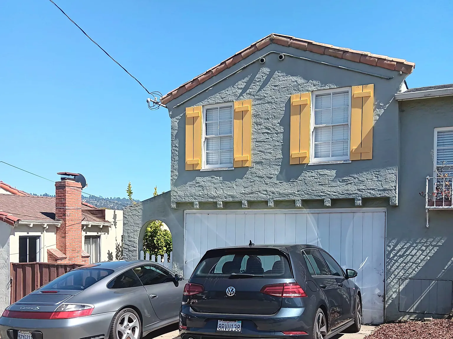 3 bed, 1.5 bath, 1690 sqft, $4,200 — Photo 2