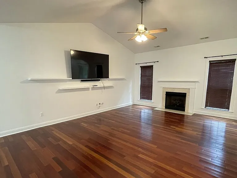 603 Salem Ct — Photo 4