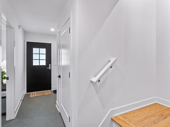 2320 Greenway Trl, Ann Arbor, MI 48104