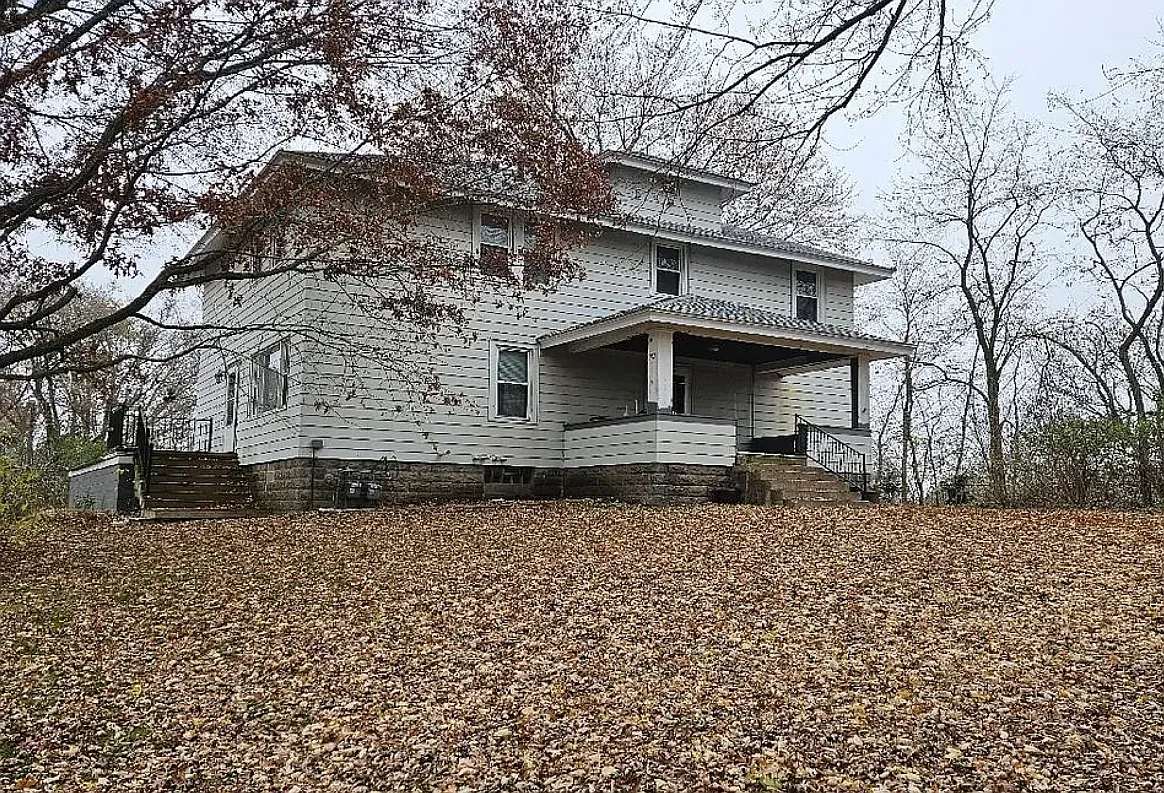 301 Mound Park Dr — Photo 1
