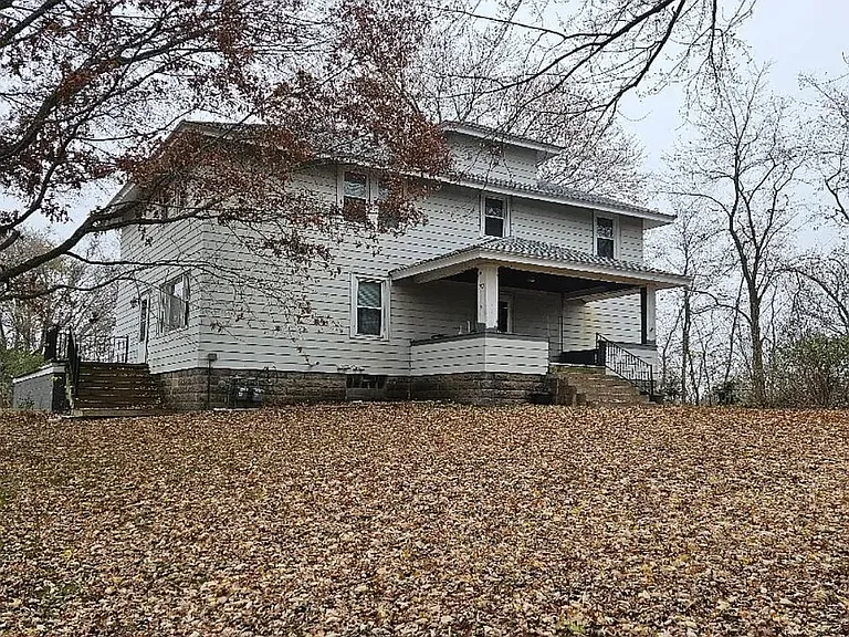 301 Mound Park Dr — Photo 1