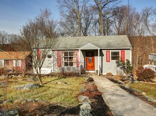 23 Sachem Rd, Lake Hopatcong, NJ 07849