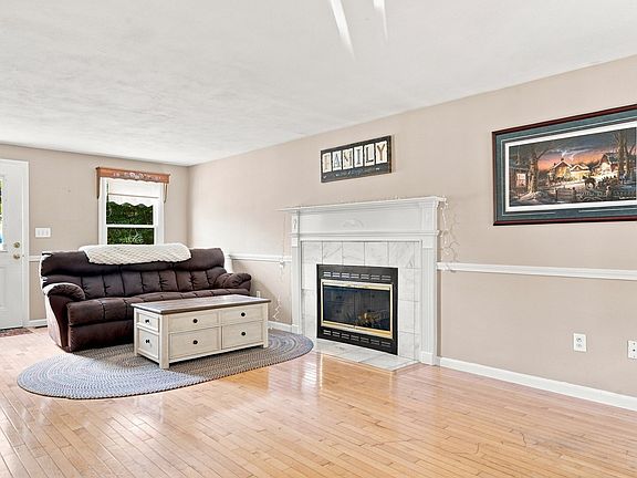 2nd image of 86 Pond St
