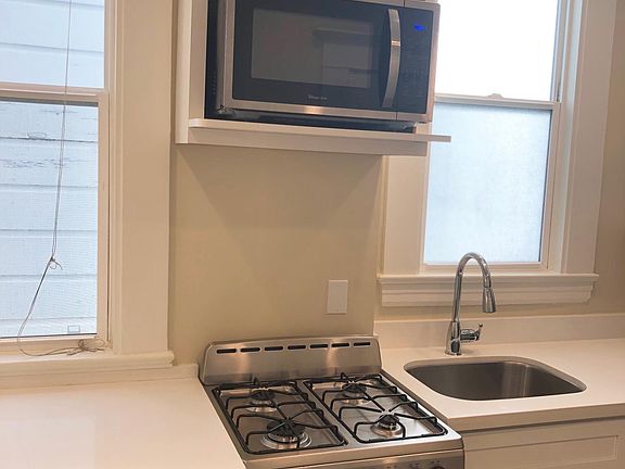 3rd image of 2265 Mission St APT 9