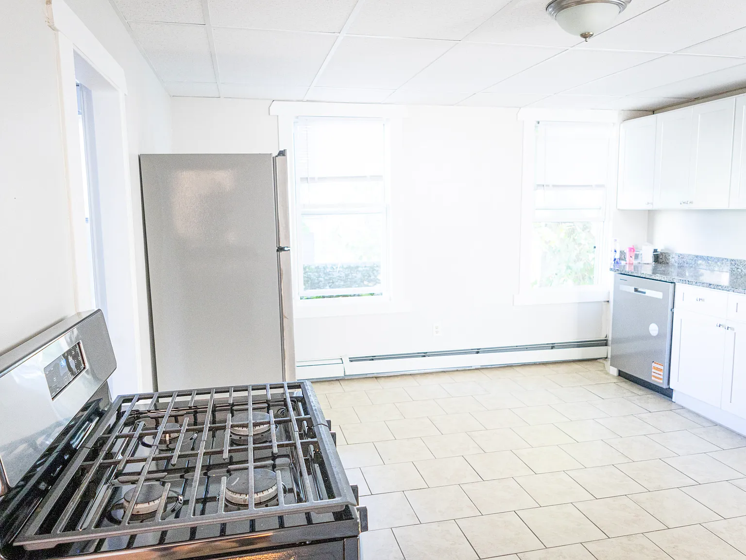 3 bed, 1200 sqft, $1,850 — Photo 4