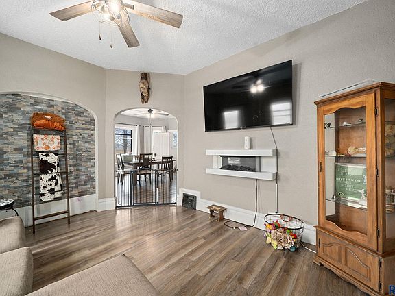 3rd image of 300 W Industrial Rd