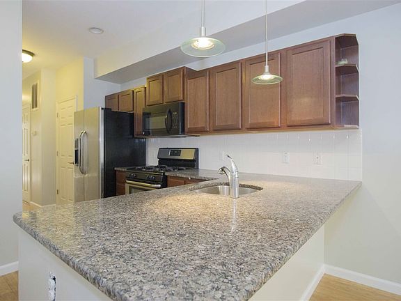 5th image of 167 Monticello Ave APT 2