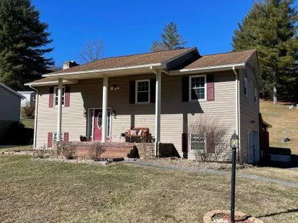 228 Terry Dr, Richlands, VA 24641