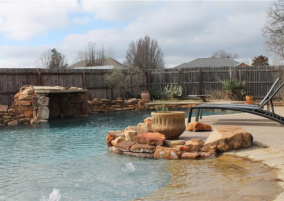 2nd image of 205 Deer Creek Dr