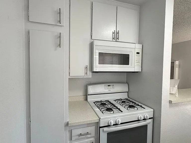 6736 Cleon Ave — Photo 19