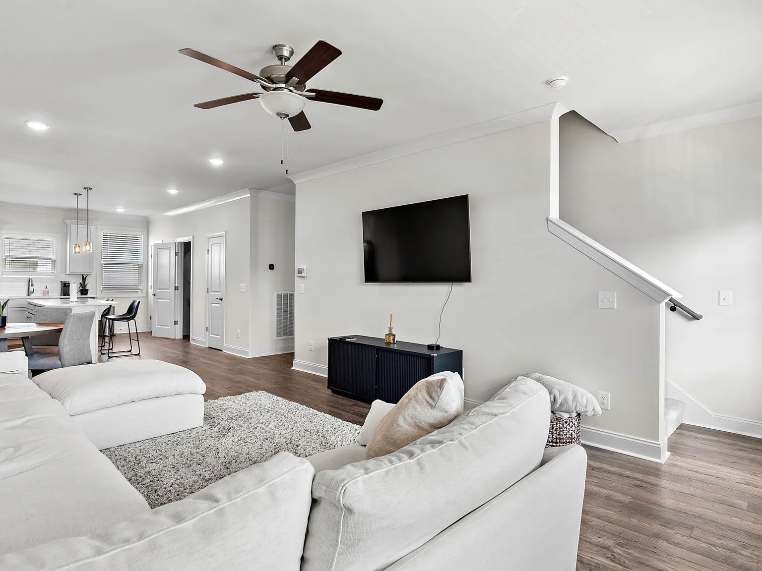 2 bed, 3.5 bath, 1687 sqft, $2,500 — Photo 4