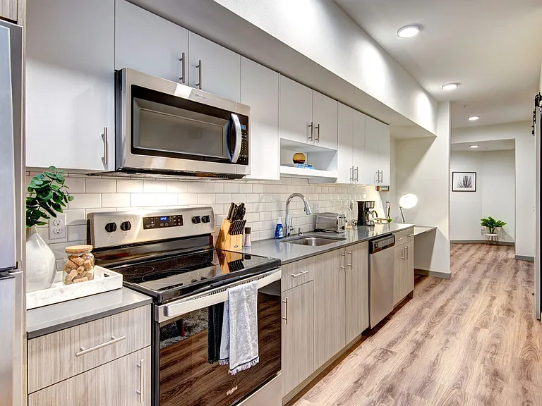 Midtown 64 Apartments — Photo 2