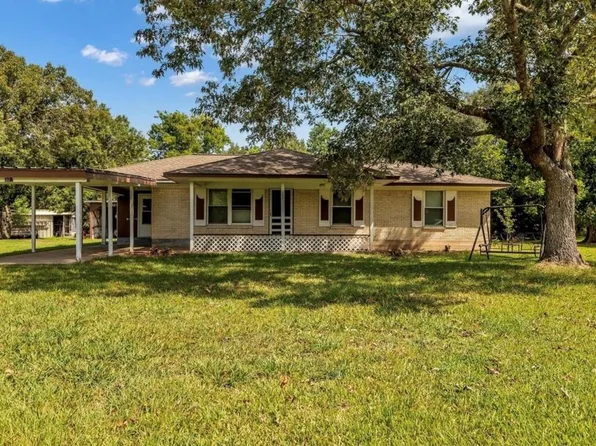 302 Channelview Dr, Anahuac, TX 77514