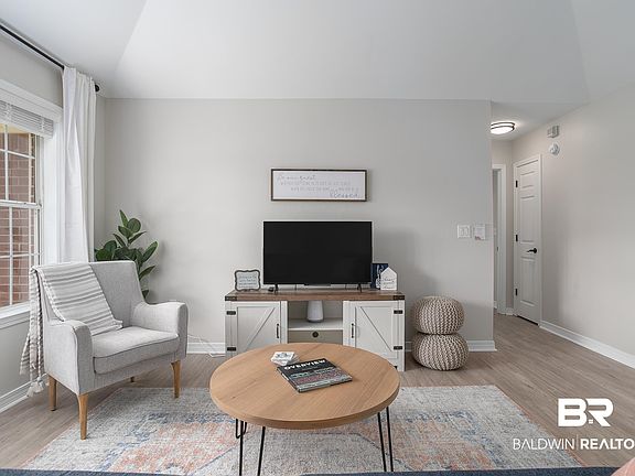 3rd image of 8861 Caitlin St