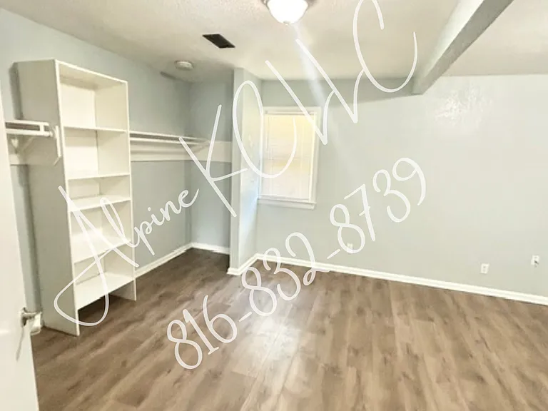 2501 Van Brunt Blvd #5 — Photo 1