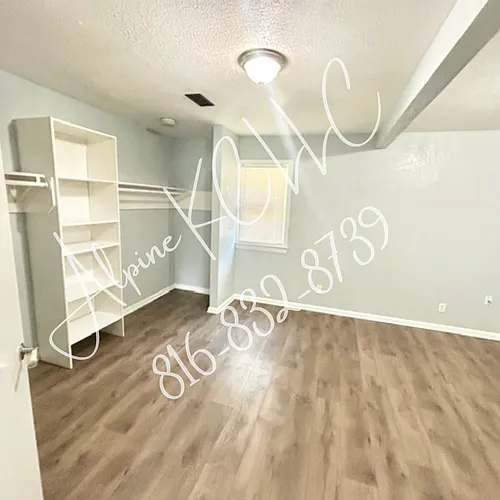 2501 Van Brunt Blvd Photo 1