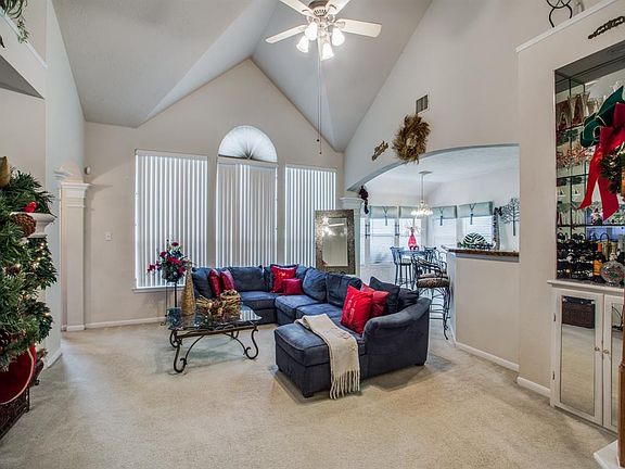 4th image of 2403 Waterwood Dr