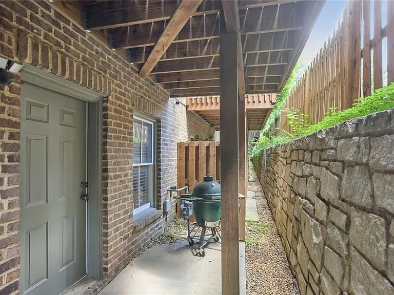 805 Highland Green Way NE — Photo 29