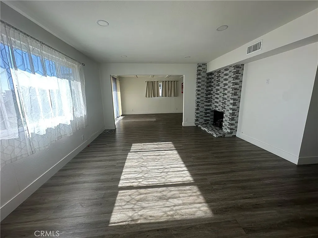 4 bed, 1568 sqft, $4,350 — Photo 3