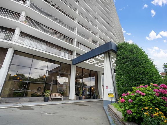 5th image of 2540 Shore Blvd APT 15S