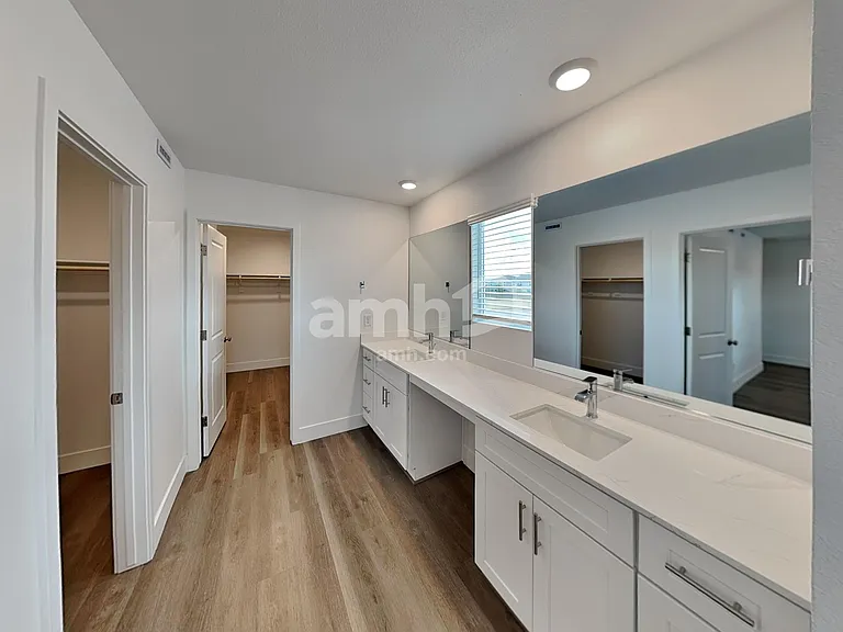 5879 Vaes Dothrak St — Photo 8
