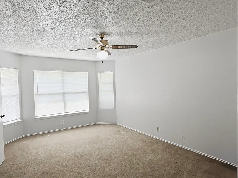 227 Burlington Dr — Photo 10
