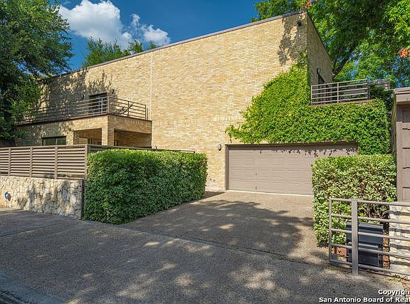 5th image of 344 Normandy Ave