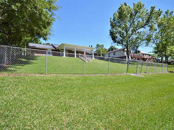 LOTS OF SPACE WITH FENCED IN AREA FOR KIDS OR PETS