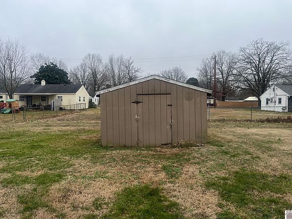 5th image of 2032 Center St