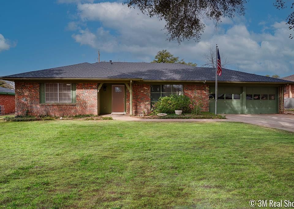 1st image of 273 Twin Oaks Dr