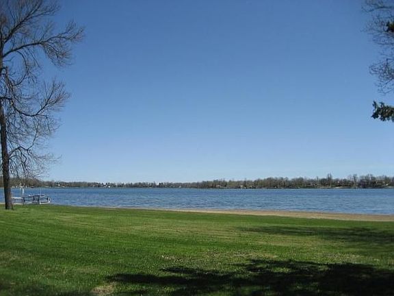 2nd image of 23897 Long Lake Dr