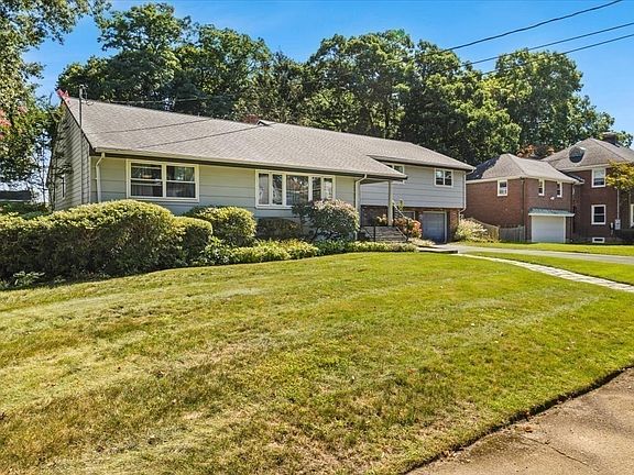 3rd image of 30 Bassett Rd