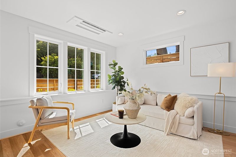 4th image of 268 Fulton Street
