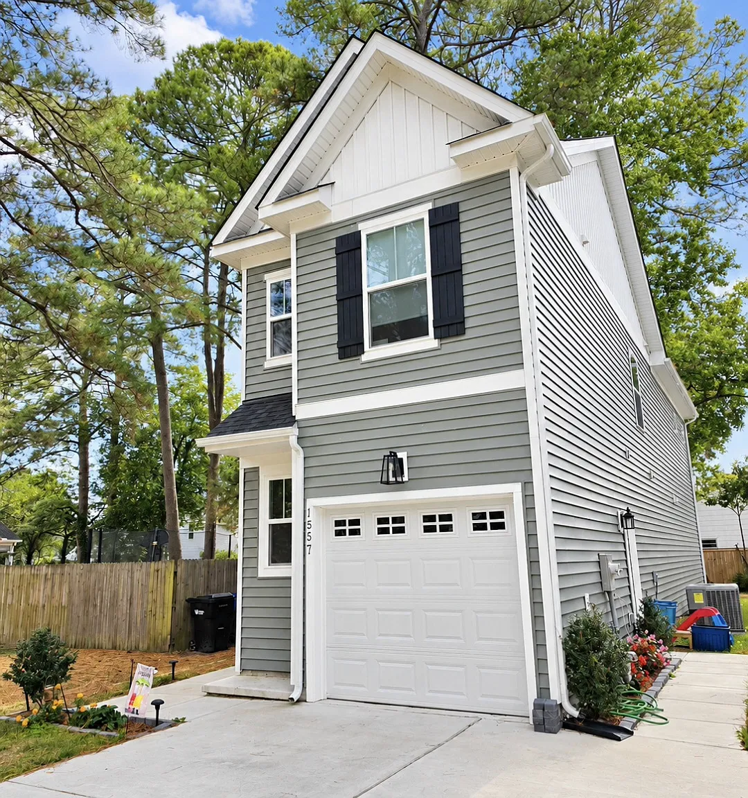 3 bed, 2.5 bath, 1283 sqft, $2,400 — Photo 1