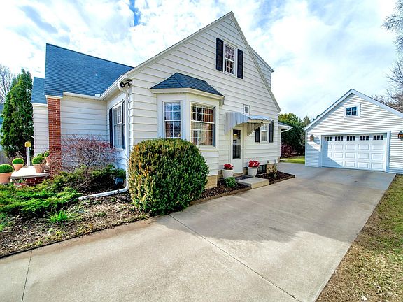 2nd image of 713 11th St SW