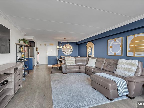 2nd image of 250 Gorge Rd APT 21B